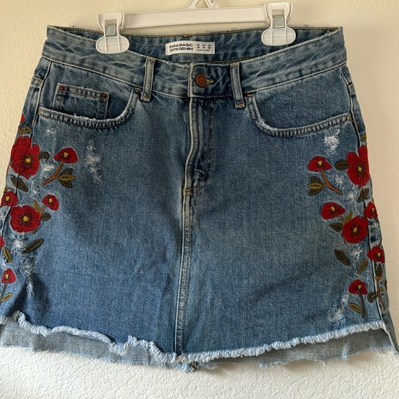 Zara Dresses & Skirts - Zara Basic Floral Denim Skirt